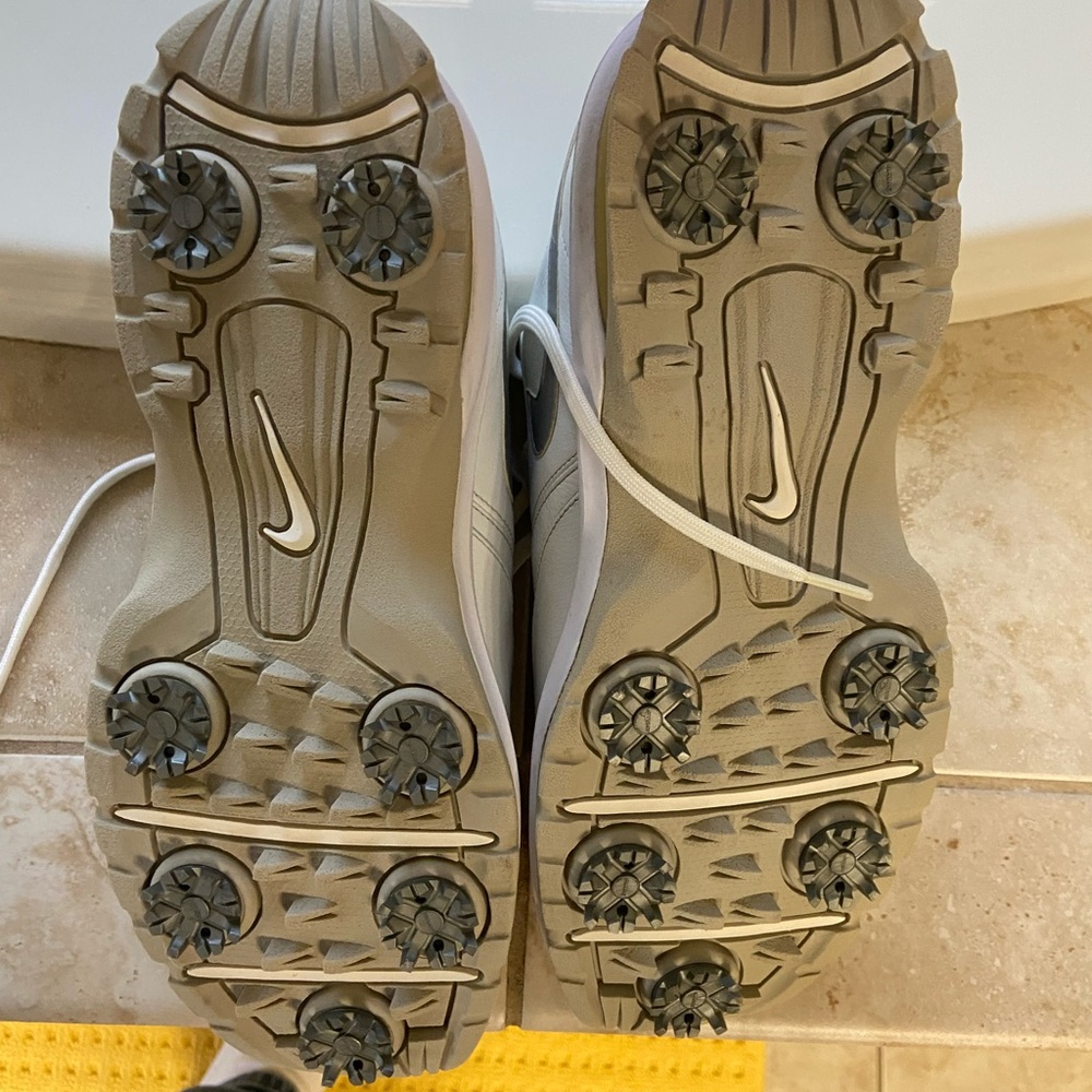 Nike White and Gray Sport golf shoes - Picture 4 of 6